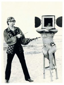 Título: Fotografía de Estudio Gustavo Caprario 'Ninos' y Cleopatra.  Lugar: Honduras.  Año: Década de 1970.  Fuente: Archivo personal