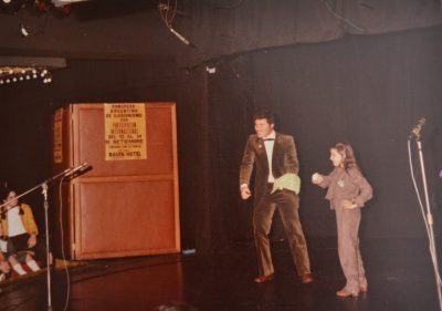Titulo: 2do Congreso Argentino de Ilusionismo- Competencia magia infantil- Sergio Motles . Año: Septiembre de 1981. Fuente: Archivo Sergio Motles
