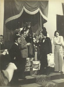 Titulo: Programa Súper Capo de TV 13 UC Coronación del Súper Capo- Ling Fu en el centro. Año: Desconocido