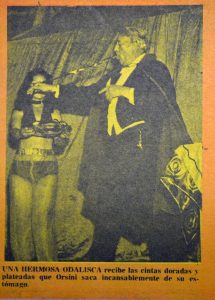 Descripción: Una hermosa odalisca Fecha: 05 de febrero de 1975 Fuente: La Tercera de la Hora Procedencia: Periódicos y micro formatos, Biblioteca Nacional de Chile.